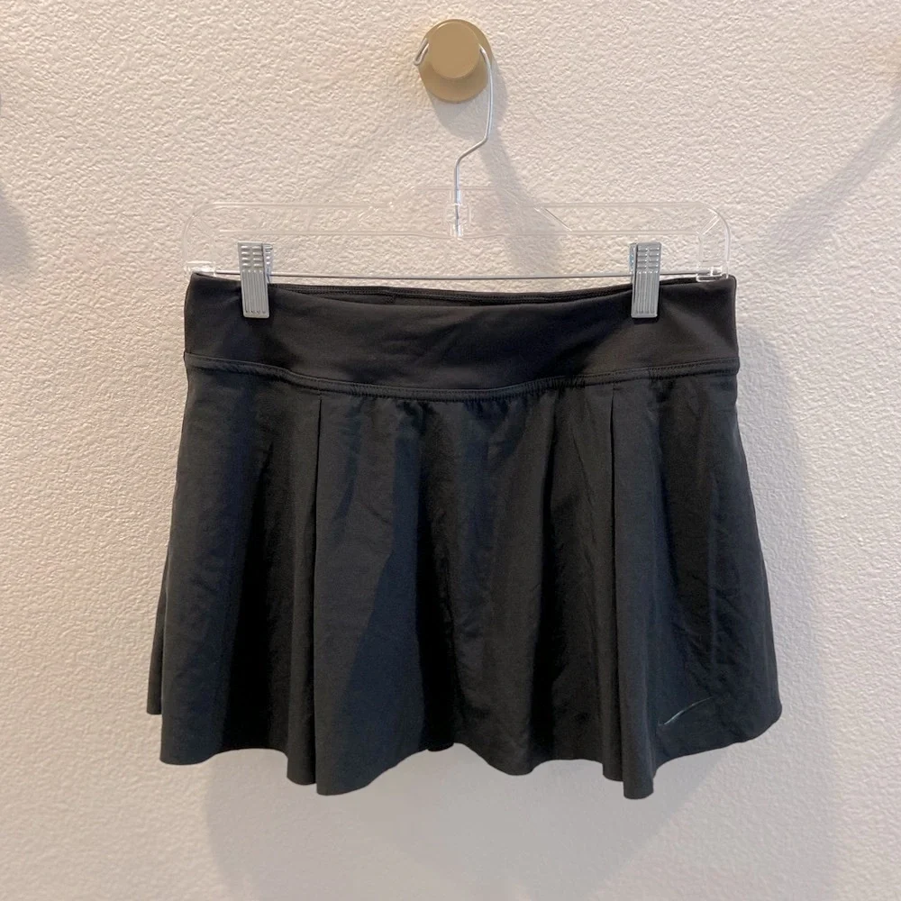 NIKE Dri-Fit tennis skirt built in short Sporty Pickleball Active Skort Size M